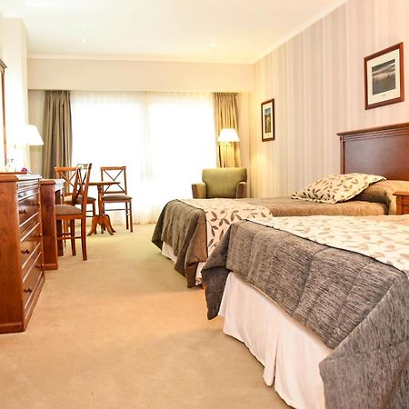 Howard Johnson Rio Ceballos Hotel Y Casino Eksteriør billede